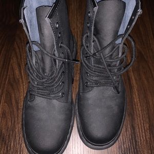 Matt Black Dr Martens.